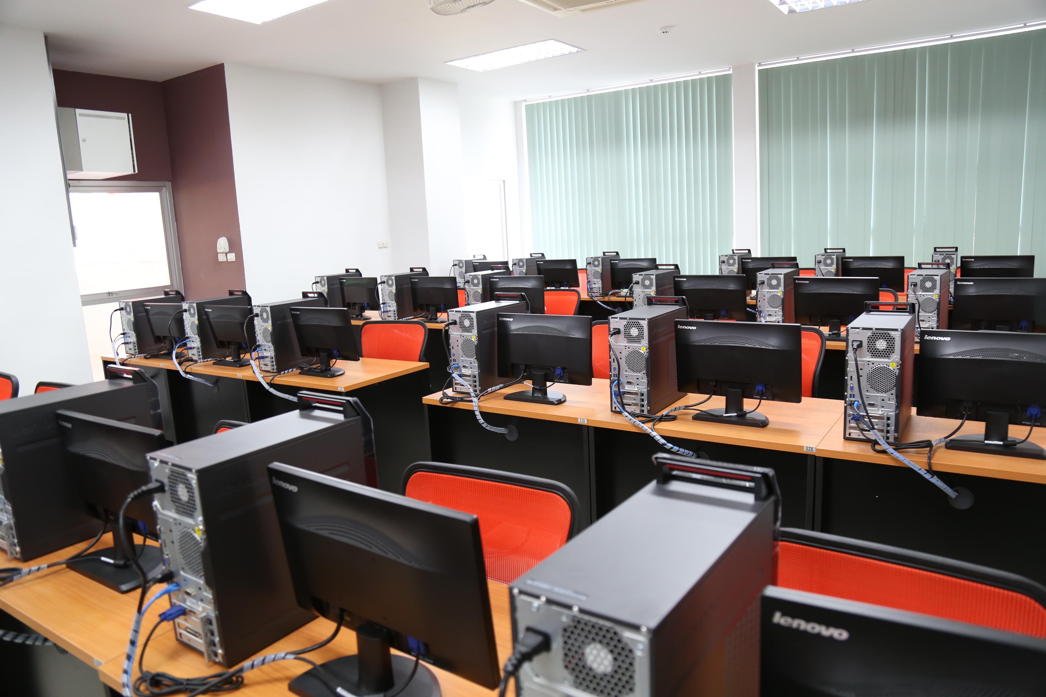 4. ห้องปฏิบัติการคอมพิวเตอร์